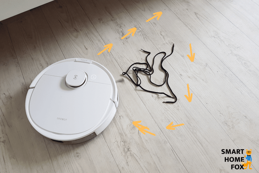 Ecovacs Deebot OZMO N8 Pro Saugroboter umfährt selbstständig ein flaches Hindernis